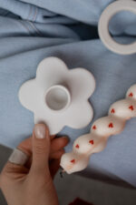 Підсвічник у формі квітки, білий