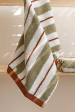 Рушник махровий смугастий (хакі з теракотовим кантом) 35х76 см - Зображення 2