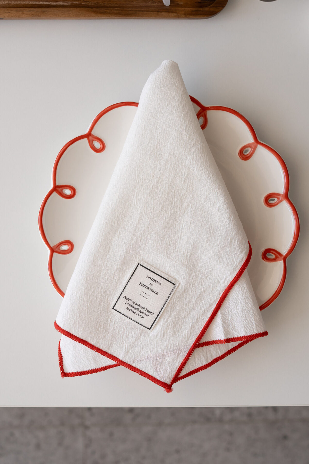 Серветка з червоним обрамленням 50х30 см - Зображення 2