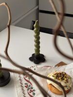 Підсвічник у формі квітки, чорний