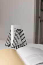 Підставка для книжок, чорна, на 7 розділів