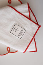 Серветка з червоним обрамленням 50х30 см - Зображення 3