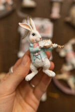 Іграшка на ялинку Кролик з годинником 8.5см, 3 дизайн