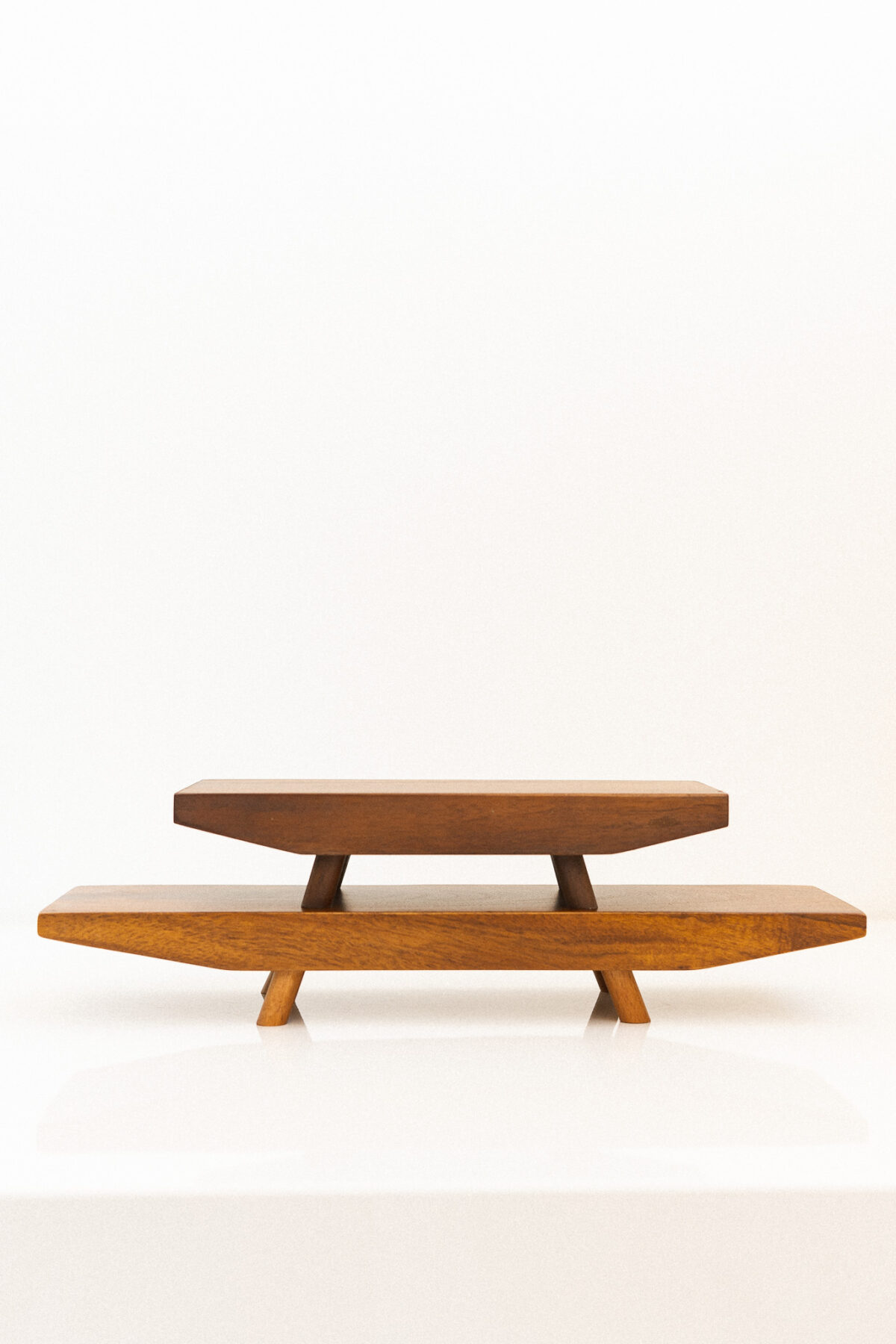 Деревʼяна таця на ніжках 33 см - Зображення 2