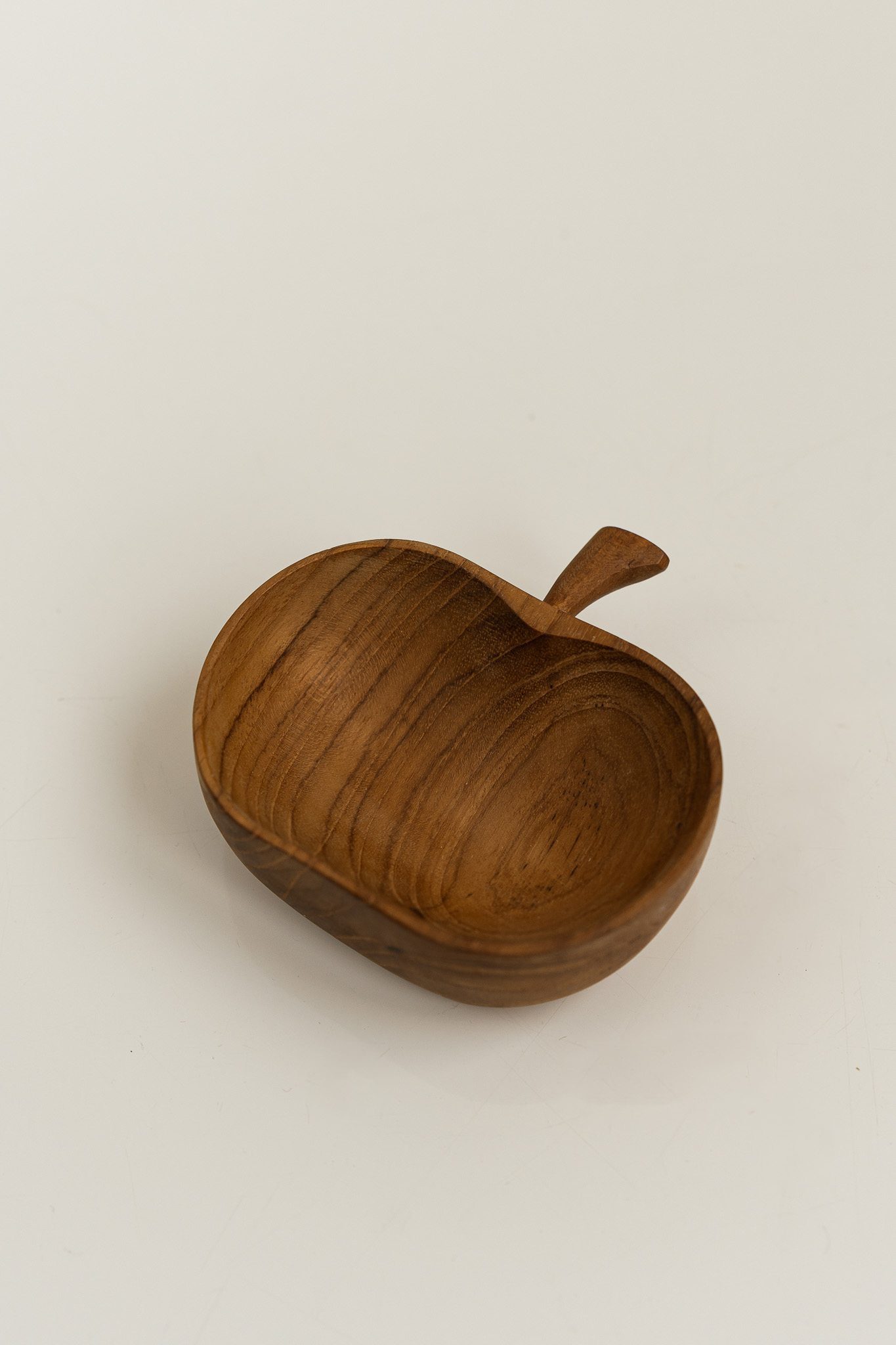 2e051bff6f27c8ce2286199f3fd2e238 Деревʼяна піала у формі яблука - Зображення 1