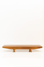 Деревʼяна таця на ніжках 33 см