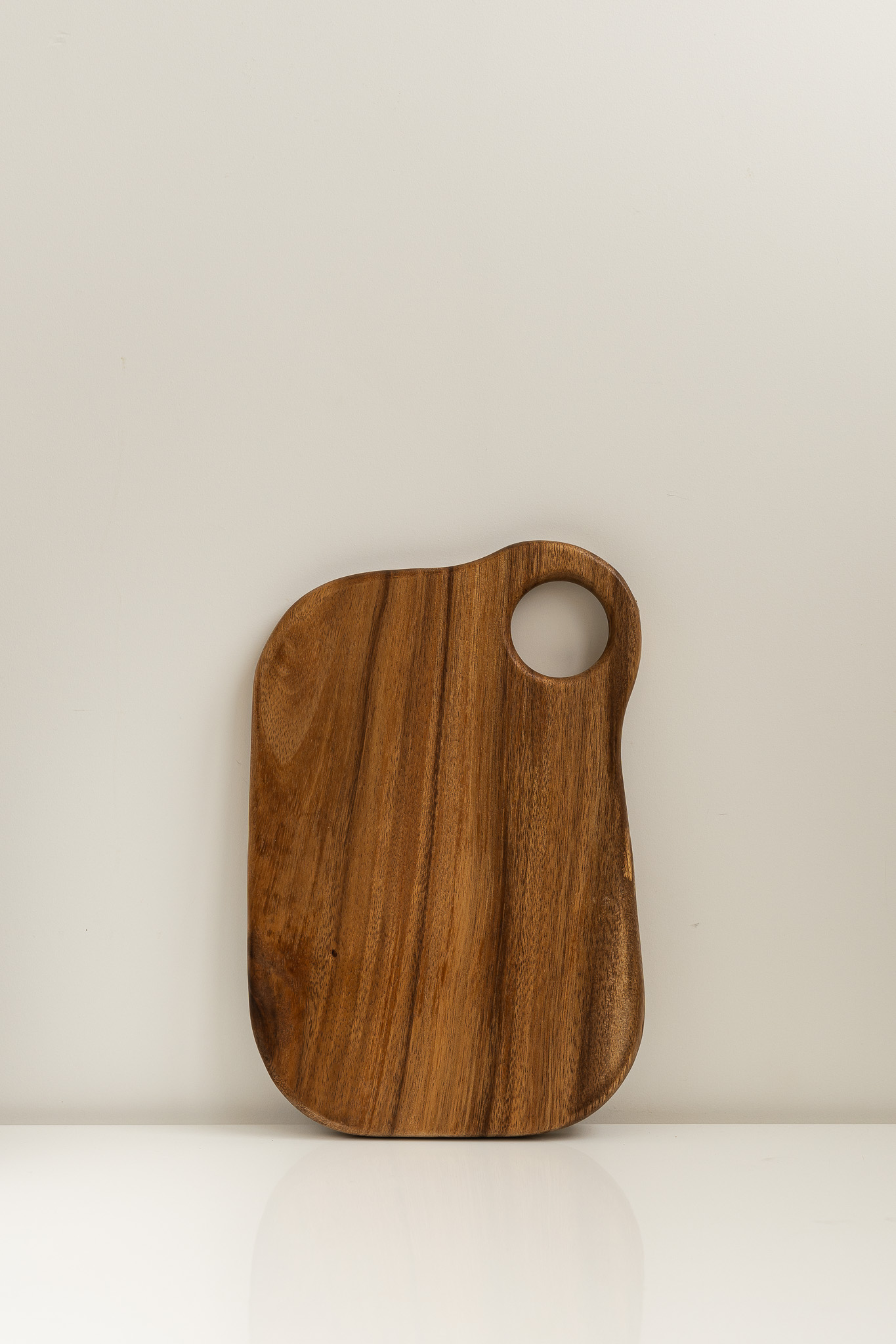 be68a1b05bae24c22b61553a3a34f238 Дошка з волоського горіха, 30х20 см - Зображення 1