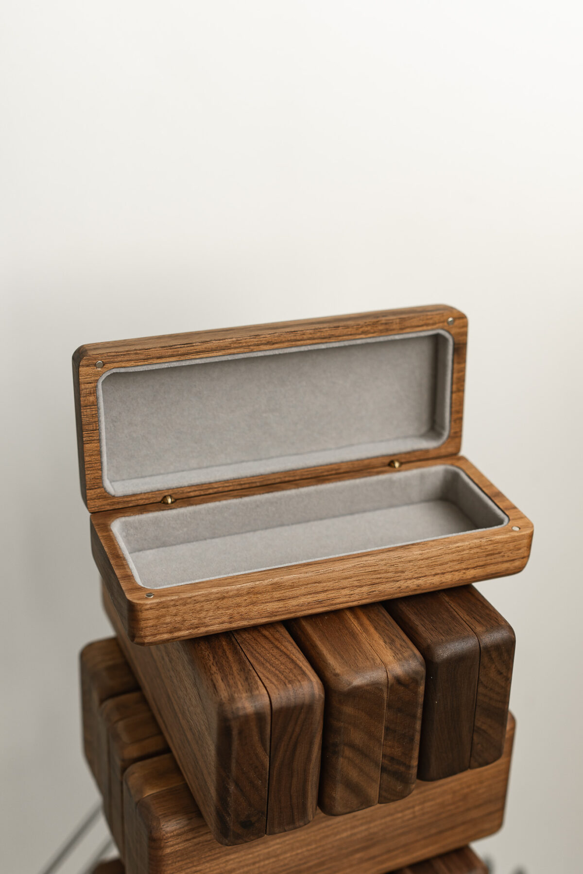 Деревʼяний органайзер для окулярів - Зображення 2