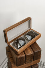 Деревʼяний органайзер для окулярів