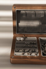 Деревʼяний органайзер для прикрас - Зображення 3