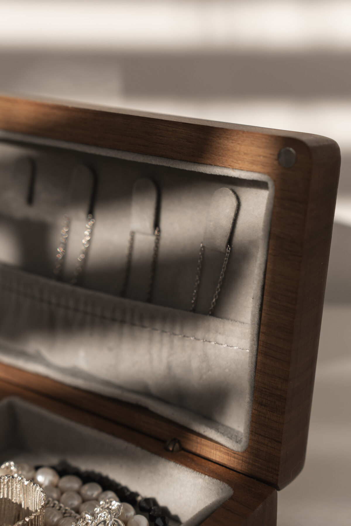 Деревʼяний органайзер для прикрас - Зображення 4