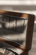 Деревʼяний органайзер для прикрас - Зображення 4