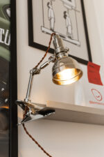 Лампа металева на зажимі